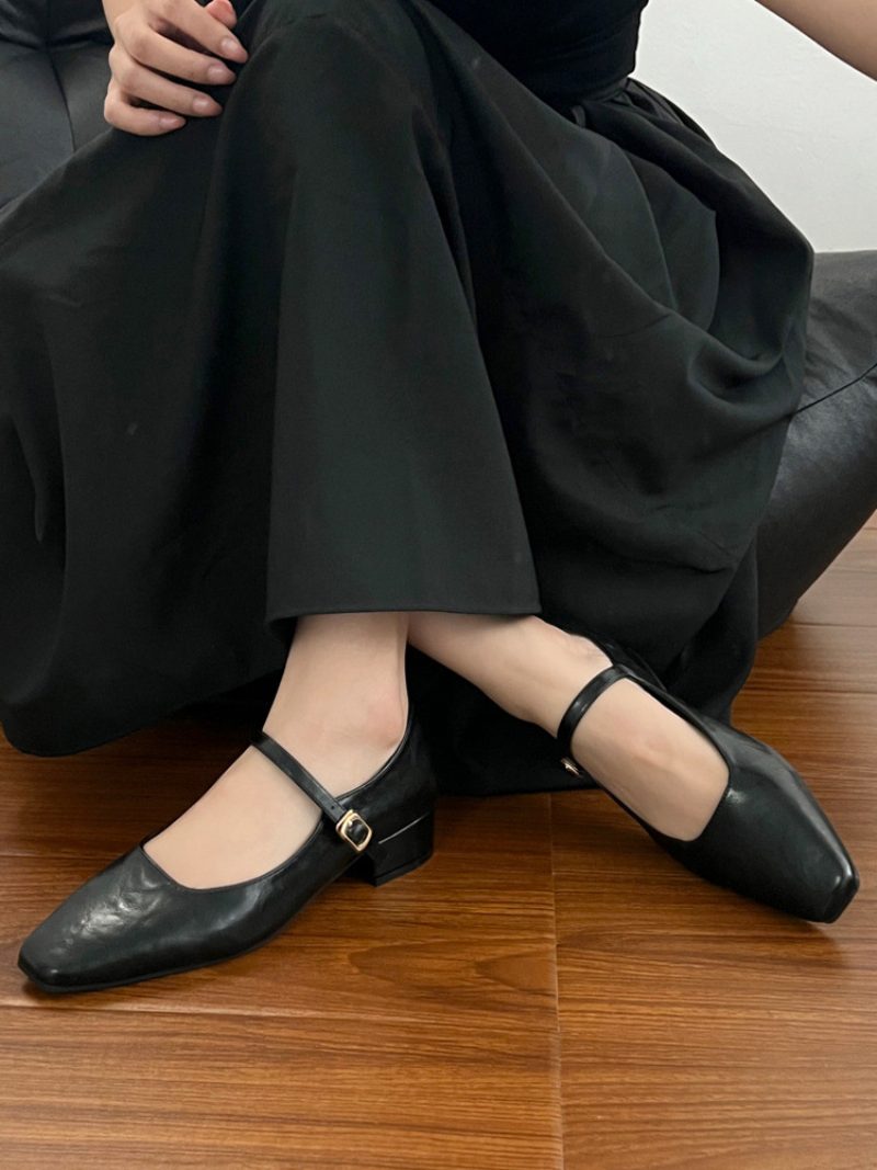 Schwarze Ballerinas Für Damen Mit Eckiger Zehenpartie Und Schnallendetail - Schwarz