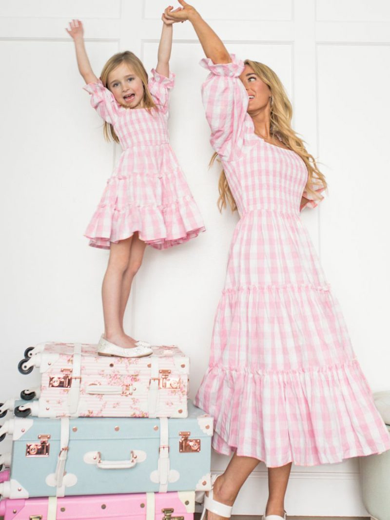 Damen Barbie Pink Gingham Kleid Eltern-kind-kariertes Mittelgroßes Sommerkleid Mit Quadratischem Ausschnitt